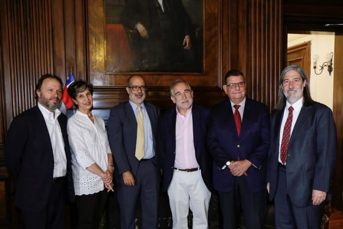 Bancada PS en reunión con ministro Valdés