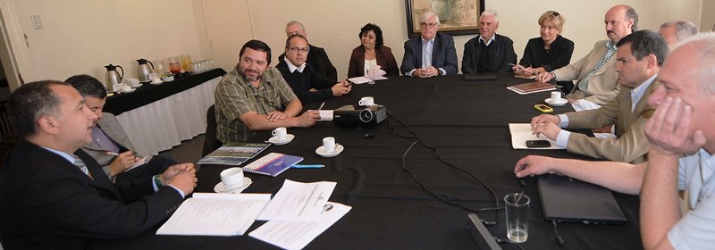 INTENDENTE MONTECINOS CON GREMIOS PRIVADOS MARZO 2014