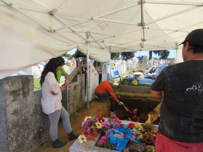 051115exhumaciónneltume