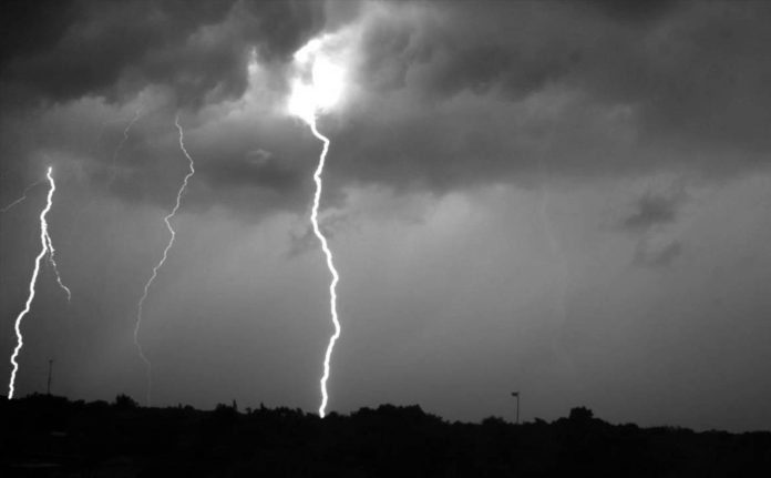 una-tormenta-electrica-a-camara-super-lenta-asi-se-ven-7-000-frames-por-segundo