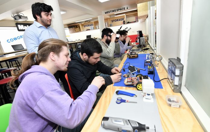 El Make it Lab USS es un espacio para proyectos colaborativos, de investigación, tesis y prácticas, cursos, talleres y workshops