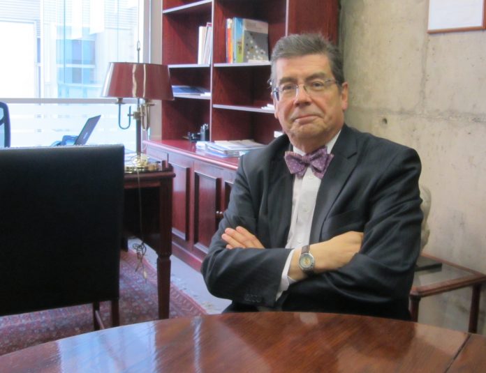 Dr. Luis Riveros