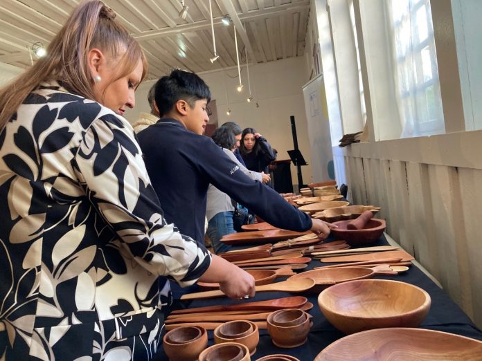 Muestra de artesani?a Liquin?e en Casona Cultural-Panguipulli13