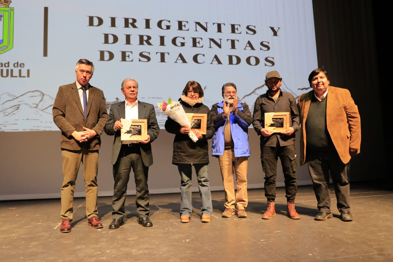 14 dirigentes y dirigentas sociales fueron reconocidos en su día por la ...