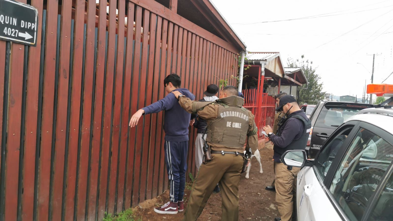 Carabineros detuvo a dos sujetos que portaban arma blanca, un revólver ...
