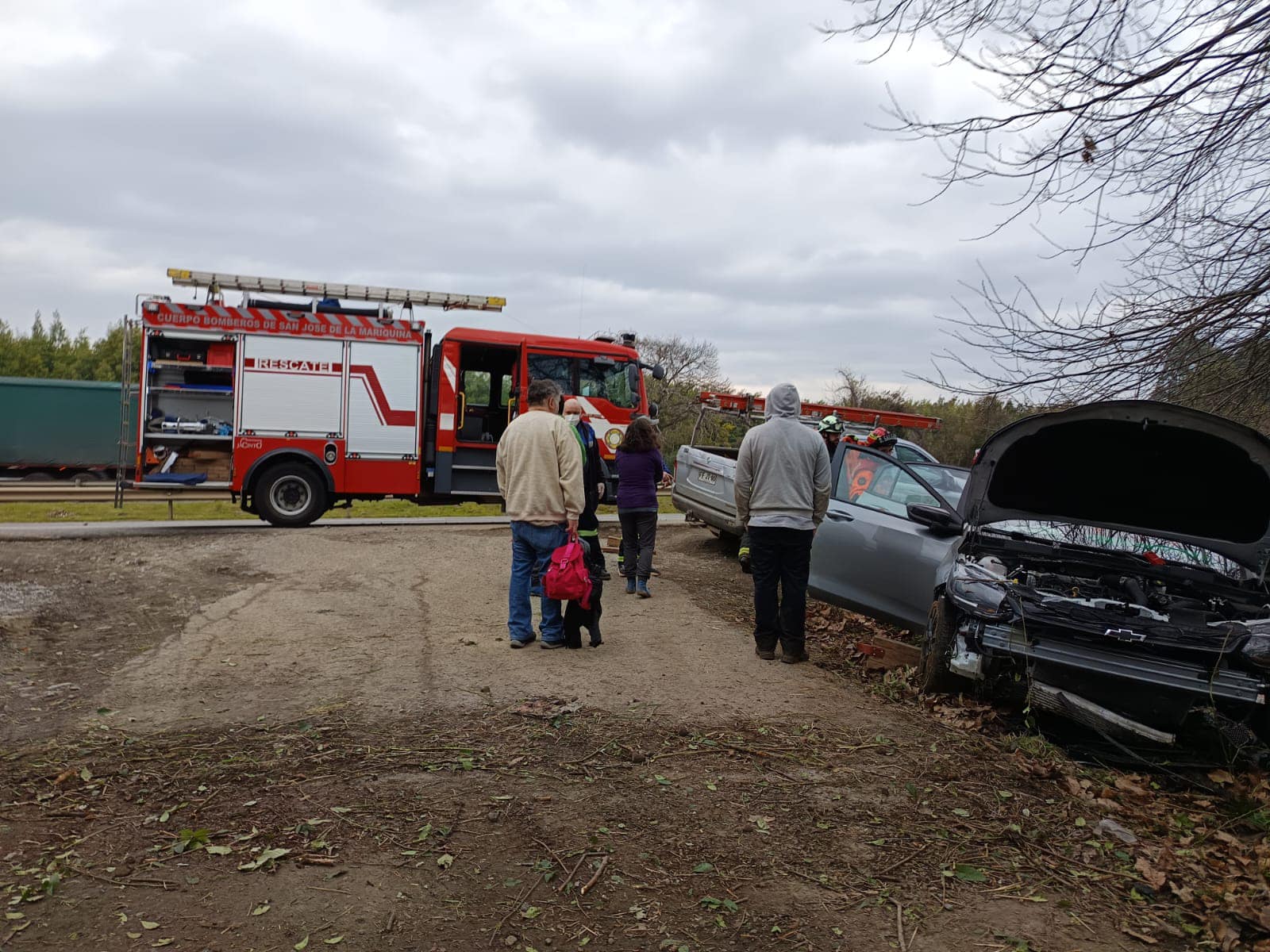 Volcamiento de vehículo en la Ruta 5 entre Mariquina y Máfil dejó una ...