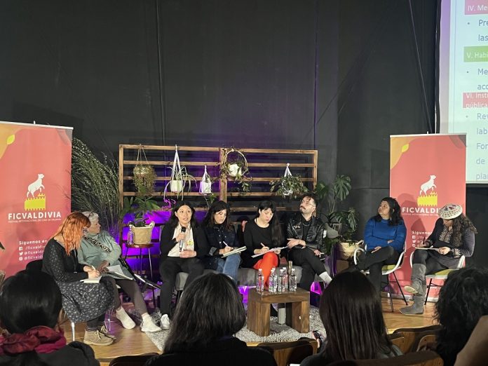 Encuentro por Poli?tica Audiovisual en FICValdivia02